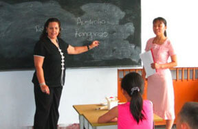 volunteers in China teaching