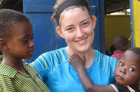 volunteers in Ghana orphanage