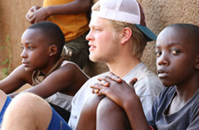 volunteers in Kenya orphanage